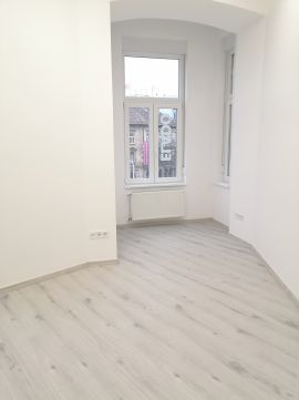 Eladó Lakás 1015 Budapest 1. kerület Széna téren, FRISSEN, TELJES KÖRBEN FELÚJÍTOTT