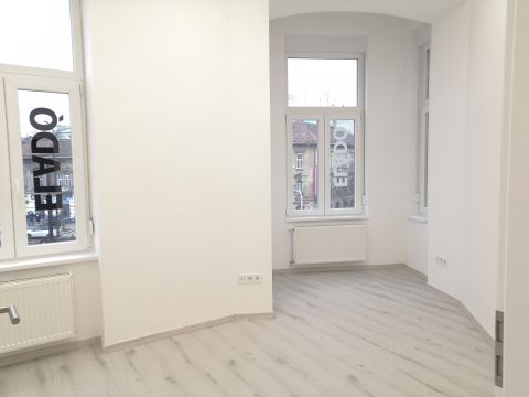 Eladó Lakás 1015 Budapest 1. kerület , Széna téren, FRISSEN, TELJES KÖRBEN FELÚJÍTOTT