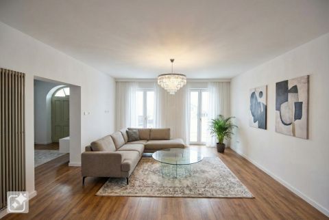 Eladó Ház 2097 Pilisborosjenő , panorámás kúria jellegű újépítésű családi ház