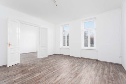 Eladó Lakás 9300 Csorna , Mártírok tere közelében