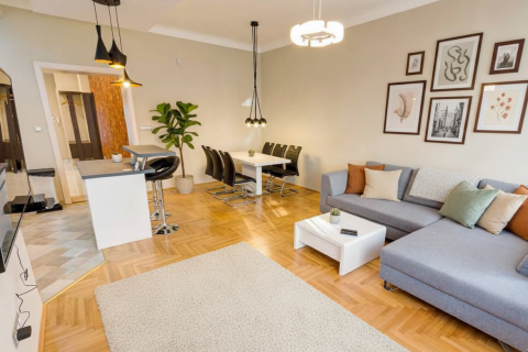 Eladó Lakás 1061 Budapest 6. kerület , Andrássy útnál eladó lakás