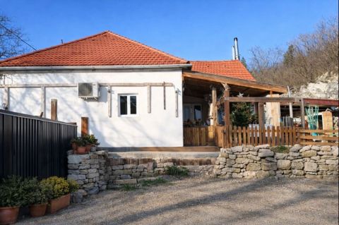 Eladó Ház 9421 Fertőrákos , Felsőszikla sor közelében. 