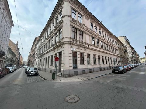 Eladó Lakás 1088 Budapest 8. kerület , Palota negyed