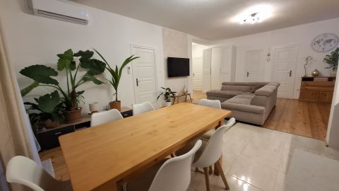 Eladó Ház 2162 Őrbottyán Őrbottyán központjában lévő kiváló állapotú családi ház