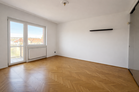 Eladó Lakás 1143 Budapest 14. kerület , Eladó tágas lakás a Hungária körúton erkéllyel