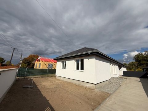 Eladó Ház 2735 Dánszentmiklós 