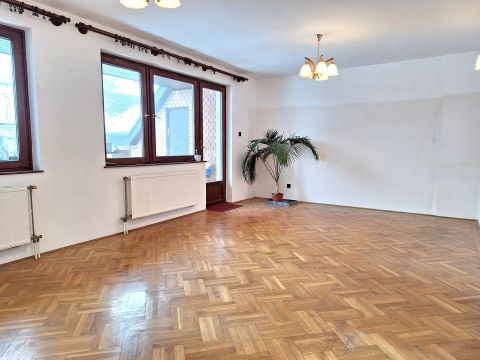 Eladó Ház 6000 Kecskemét , HOLLANDFALUBAN SORHÁZ RÖVID ÁTADÁSSAL