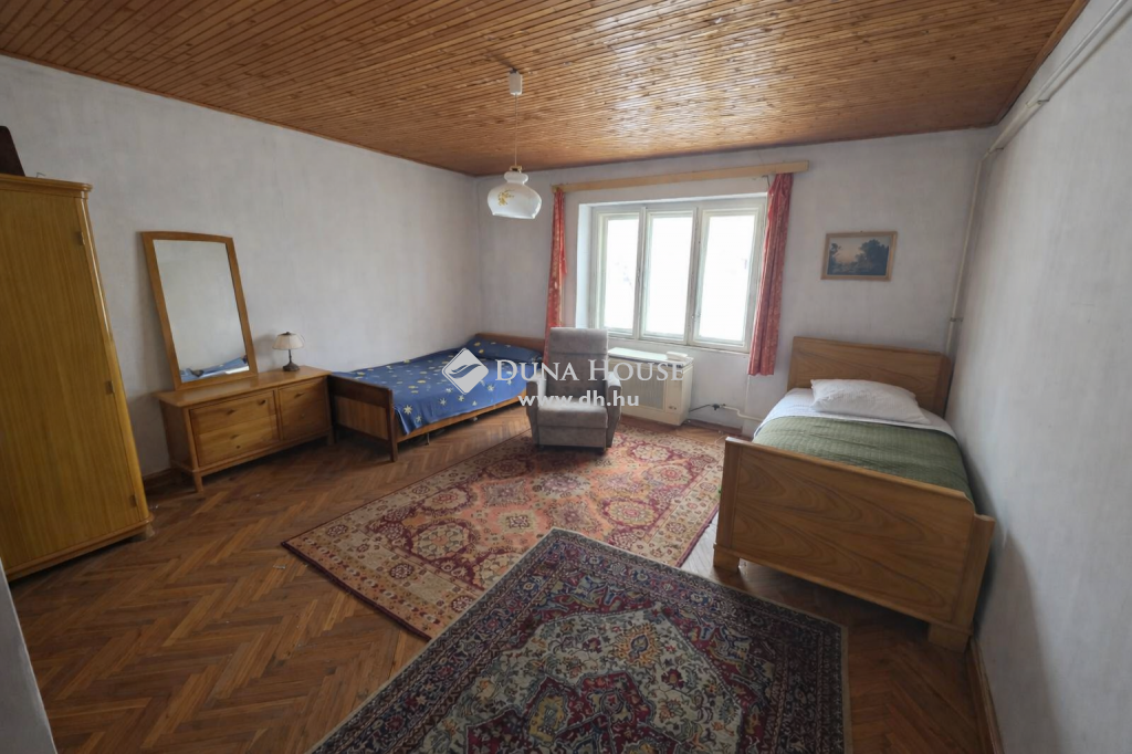 3388 Poroszló , Poroszló coop parkoló — 1/18