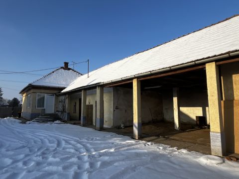 Eladó Ház 2251 Tápiószecső Azonnal birtokba vehető, kádár-kocka nagy telekkel!