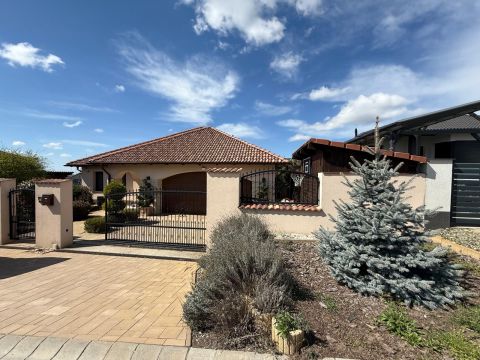 Eladó Ház 2142 Nagytarcsa 