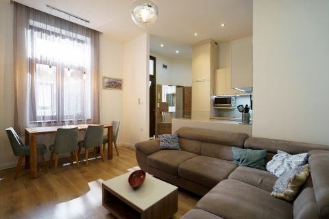 Eladó Lakás 1074 Budapest 7. kerület , Felújított belvárosi lakás a körút közelében 