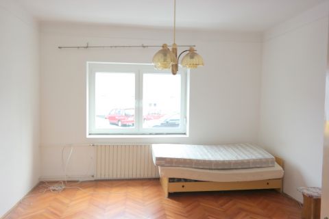 Eladó Lakás 1204 Budapest 20. kerület Kossuthfalván új ajtóval és ablakokkal, felújított épületben