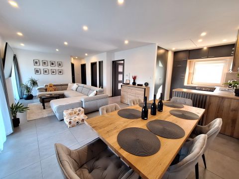 Eladó Ház 6000 Kecskemét , ÚJ LAKÓPARKBAN FIATALOS, MODERN OTTHON ELADÓ