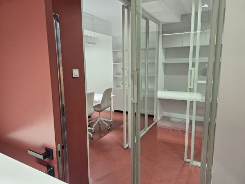 Eladó Üzlethelyiség 1034 Budapest 3. kerület 