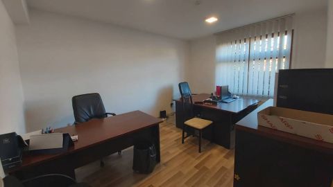 Kiadó Iroda 2011 Budakalász 