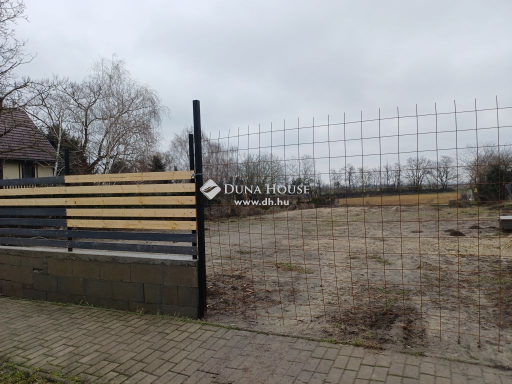 2338 Áporka , Központ — 1/4