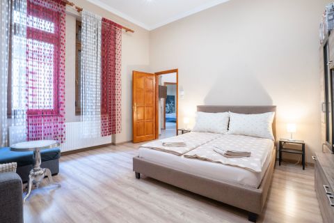 Eladó Lakás 1066 Budapest 6. kerület 