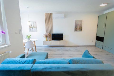 Eladó Lakás 1139 Budapest 13. kerület Újszerű kompakt, bútorozott lakás 2003-ban épült ház, garázs