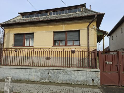 Eladó Ház 2116 Zsámbok , Központhoz közel