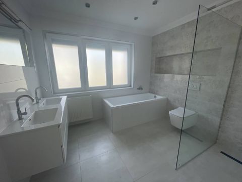 Kiadó Lakás 6000 Kecskemét 