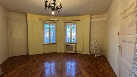 Eladó Lakás 4024 Debrecen , Belváros vonzáskörzetében 109 nm-es felújítandó lakás ELADÓ!