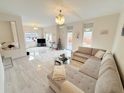 Eladó Ház 1188 Budapest 18. kerület Felújított, kétgenerációs családi ház Újpéteritelepen