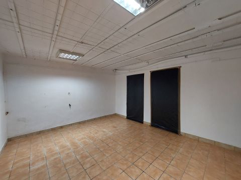 Kiadó Üzlethelyiség 8145 Nádasdladány 73 m2- es üzlethelyiség a Nádasdy-kastély mellett