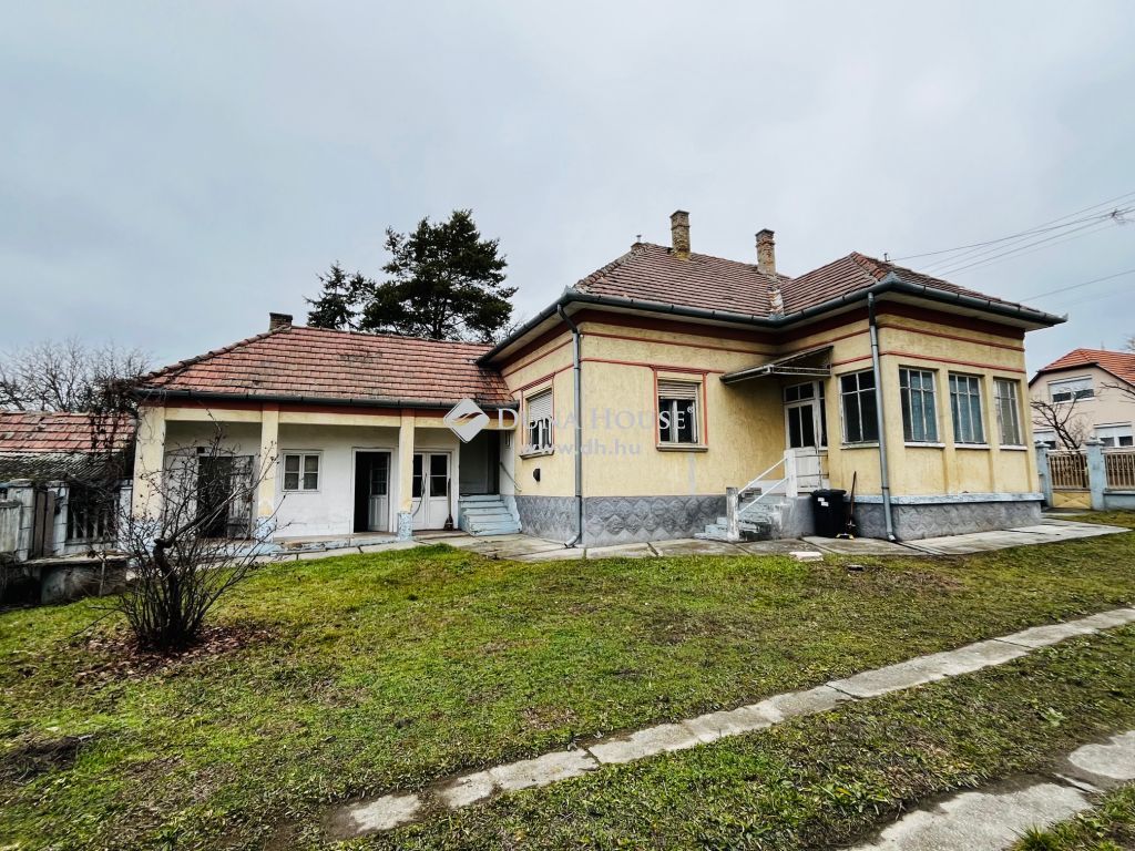 2251 Tápiószecső , Azonnal birtokba vehető, 3 szobás ház, nagy telekkel! — 1/27