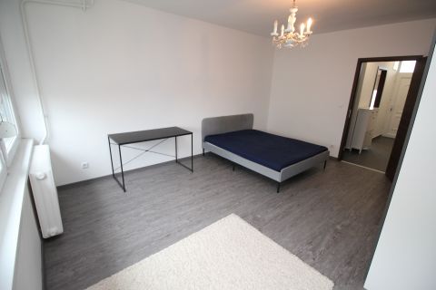 Kiadó Lakás 6000 Kecskemét Felújított "KIS" ékszerdoboz Kecskemét Belvárosában!