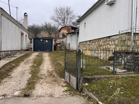 Eladó Ház 8056 Bakonycsernye , Akác utca