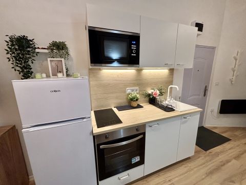 Eladó Lakás 1077 Budapest 7. kerület , Rottenbiller utca, közel a Lövölde térhez, egyetemekhez