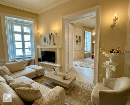 Eladó Lakás 1052 Budapest 5. kerület , V.kerületben Szervita tér közelében, sétáló utcában