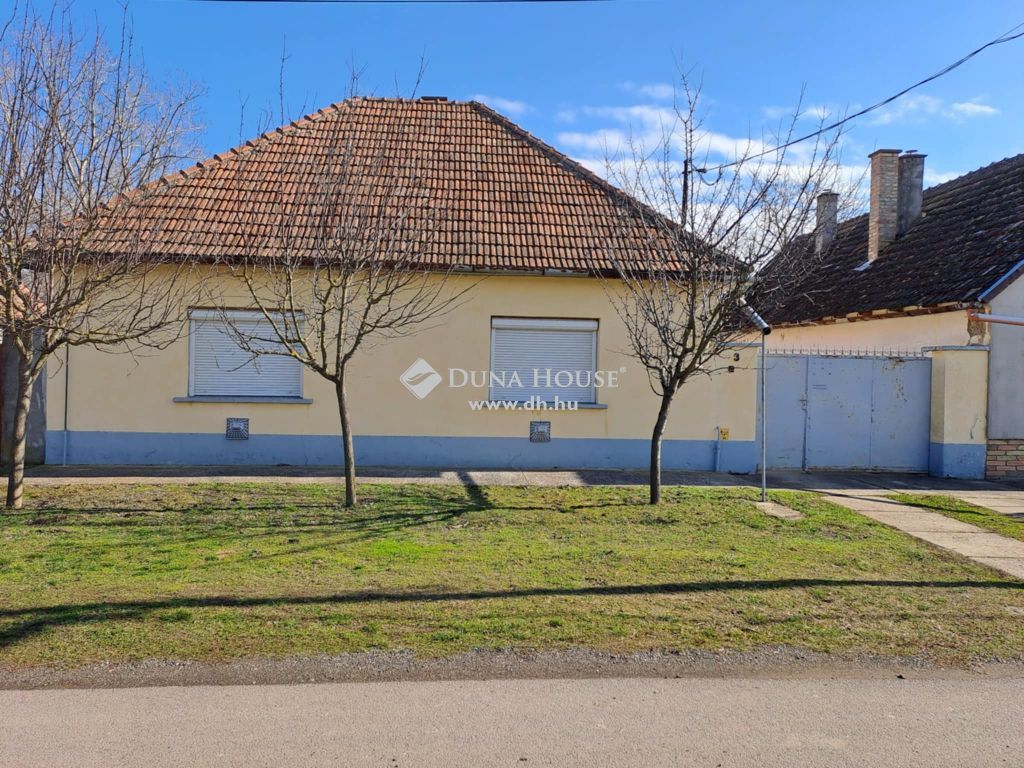 6453 Bácsbokod , Központhoz közel — 1/23