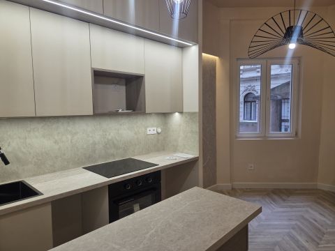 Eladó Lakás 1072 Budapest 7. kerület Prémium minőség, teljes felújítás, verhetetlen elhelyezkedés