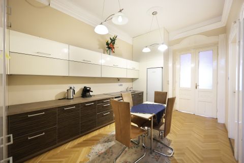 Eladó Lakás 1055 Budapest 5. kerület 