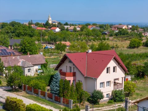 Eladó Ház 8142 Úrhida 