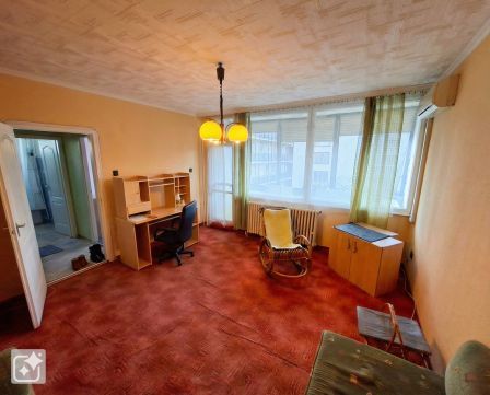 Eladó Lakás 3000 Hatvan , Erkélyes lakás kiváló közlekedéssel