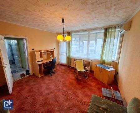 Eladó Lakás 3000 Hatvan , Erkélyes lakás kiváló közlekedéssel