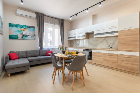 Eladó Lakás 1071 Budapest 7. kerület , Felújított, bútorozott-gépesített lakás (2.)