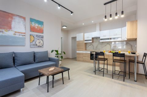 Eladó Lakás 1071 Budapest 7. kerület Felújított, bútorozott-gépesített, erkélyes lakás (3.)