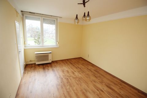 Eladó Lakás 6000 Kecskemét , Széchenyivárosi tégla garzon lakás ELADÓ