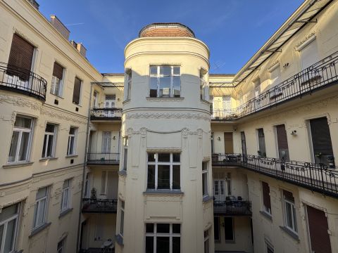 Eladó Lakás 1052 Budapest 5. kerület , Belvárosi garzonlakások a Deák Ferenc tér mellett