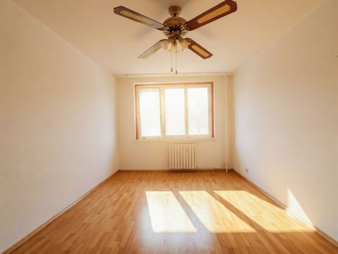 Eladó Lakás 1039 Budapest 3. kerület , BÉKÁSMEGYEREN DUNA FELÖLI OLDALON 3 SZOBÁS, ERKÉLYES