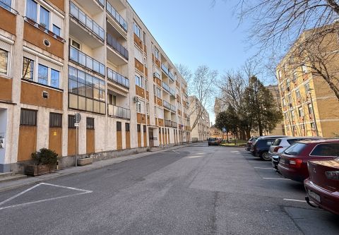 Eladó Lakás 9024 Győr , Nádorvárosban 1 em.TELJESEN FELÚJÍTANDÓ,Zöldfa étteremnél