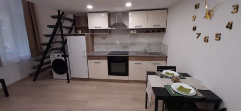 Eladó Lakás 1082 Budapest 8. kerület , Corvin negyed szomszédságában - felújított duplex lakás