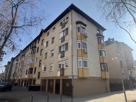 Eladó Lakás 1186 Budapest 18. kerület , Gloriett ltp.-n, 61 nm-es, 1+2 félszobás, erkélyes lakás