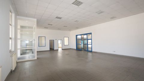 Kiadó Üzlethelyiség 8900 Zalaegerszeg , Déli ipari övezetben