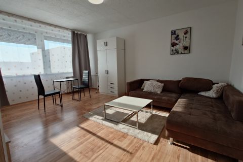 Kiadó Lakás 2750 Nagykőrös , Bútorozott, gépesített albérlet 