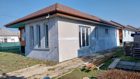 Eladó Ház 2142 Nagytarcsa , Nagytarcsa - Kossuth Lajos út