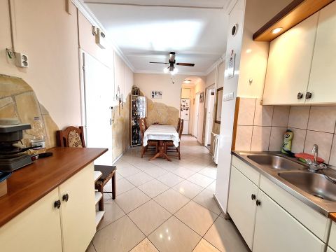 Eladó Lakás 6000 Kecskemét ELSŐ EMELETI 3 SZOBÁS LAKÁS